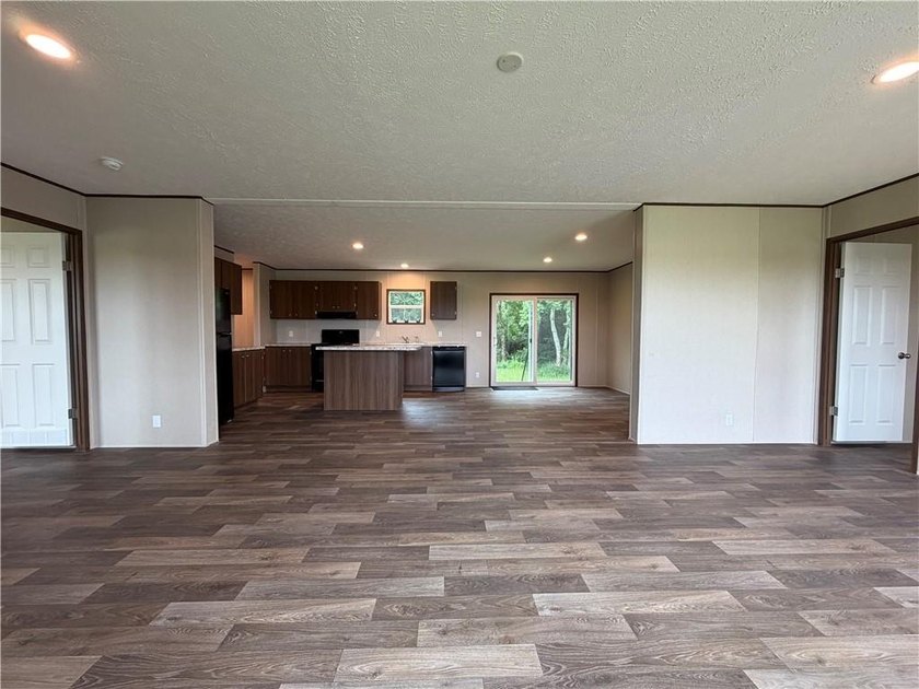 VRM: Sellers will entertain offers between $179,000-$189,000 - photo 2