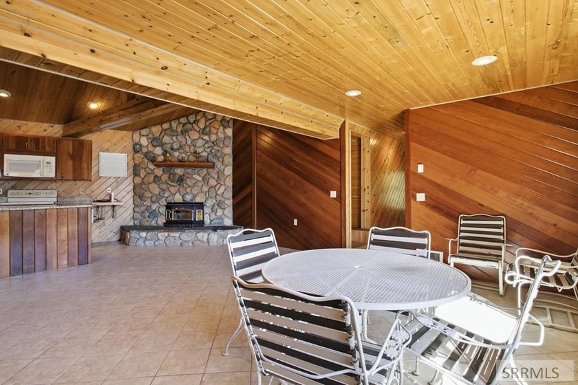 Welcome to your dream lakefront retreat on Williams Lake in the - photo 42
