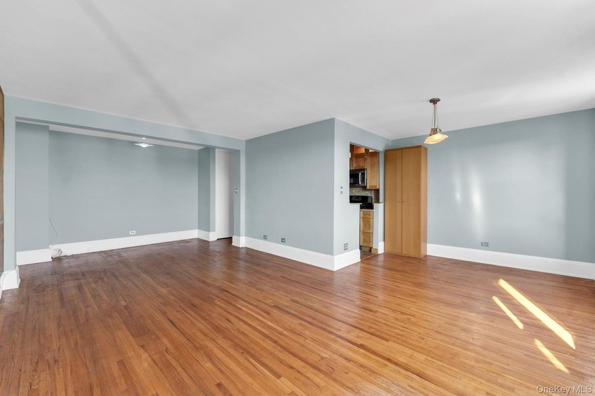 Welcome home to this stunning 2-bedroom, 2-full-bath residence - photo 4