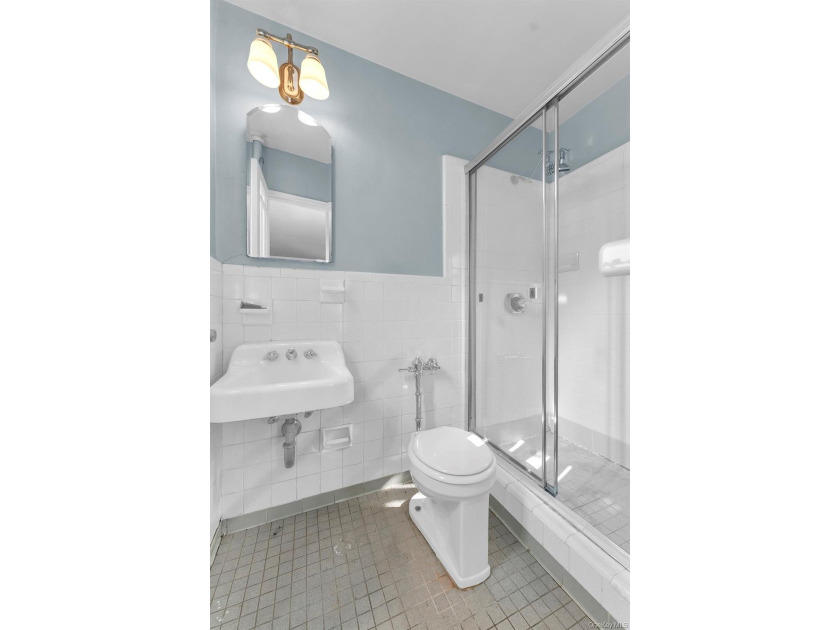 Welcome home to this stunning 2-bedroom, 2-full-bath residence - photo 6