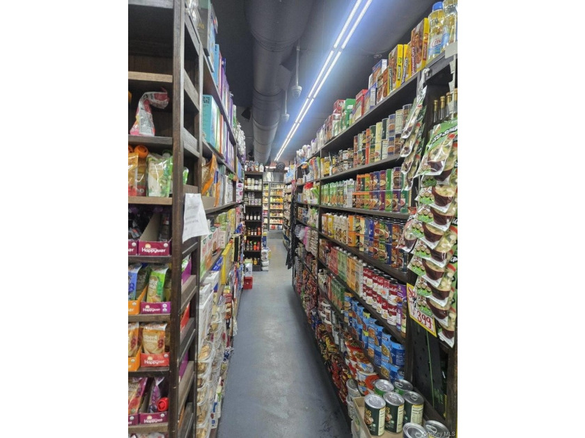Famous Brooklyn Deli &amp; Grocery! A 24-hour mainstay of the Cobble - photo 3