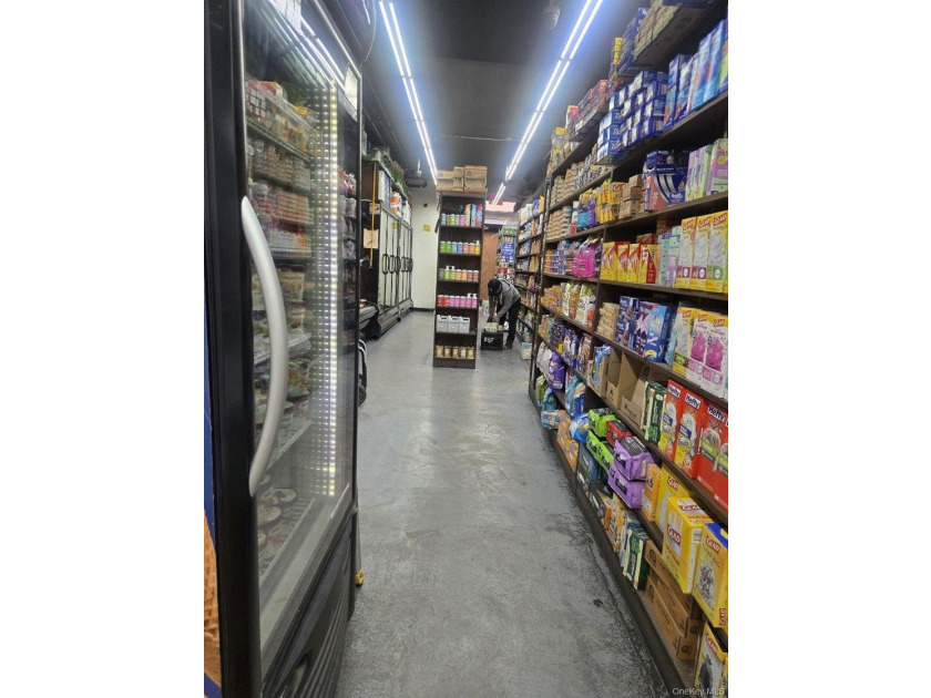 Famous Brooklyn Deli &amp; Grocery! A 24-hour mainstay of the Cobble - photo 4