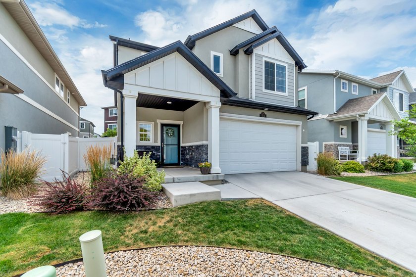 Come see this beautifully maintained home in the highly - photo 3