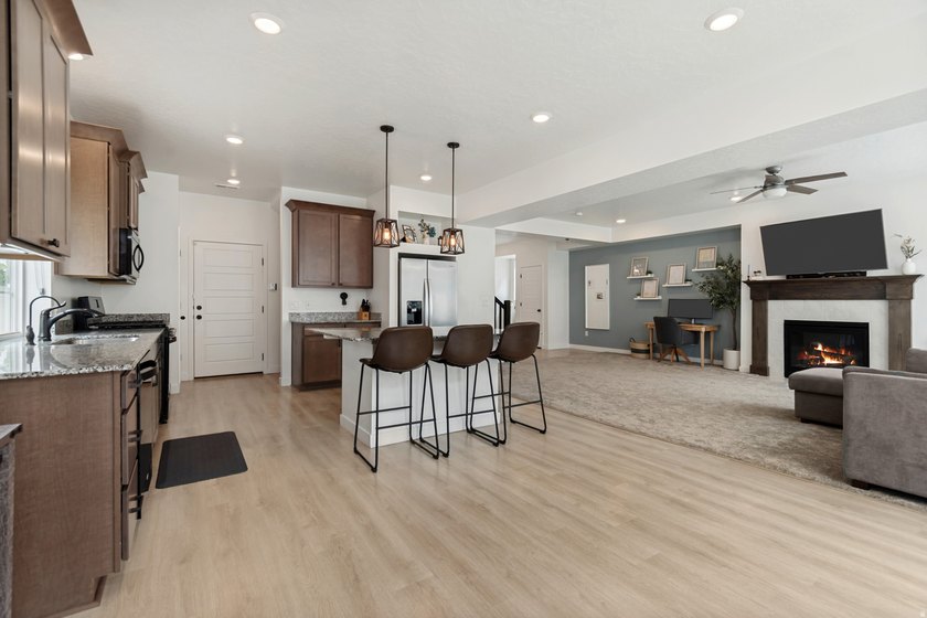 Come see this beautifully maintained home in the highly - photo 8