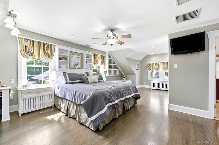Nestled in the heart of sought-after South Sayville, this - photo 30