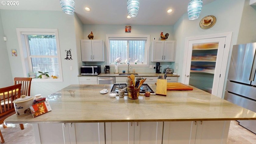 Beautifully maintained single level home featuring vaulted - photo 11