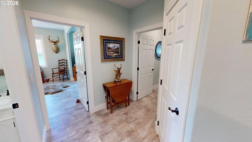 Beautifully maintained single level home featuring vaulted - photo 16