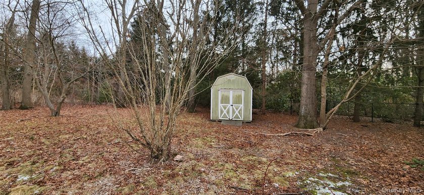 This is a Lovely U-Shaped Sprawling Ranch on over an acre of - photo 17