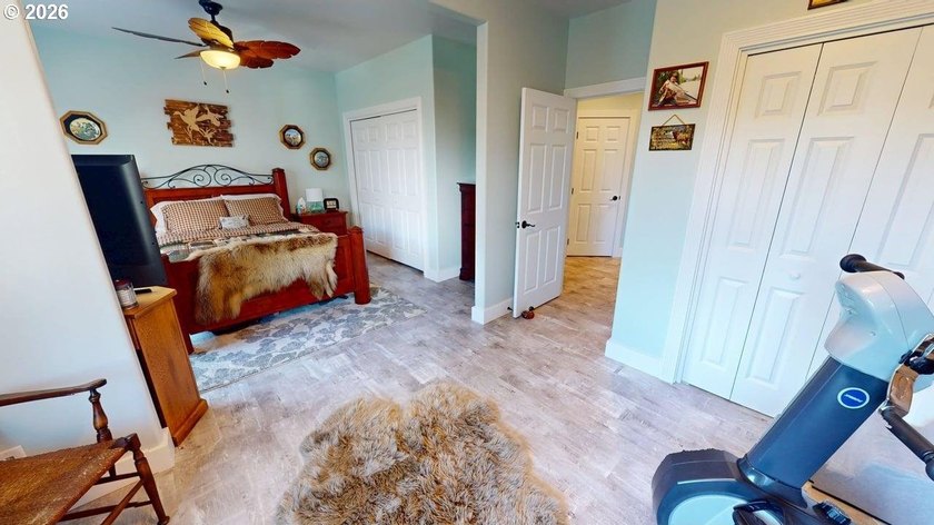 Beautifully maintained single level home featuring vaulted - photo 17
