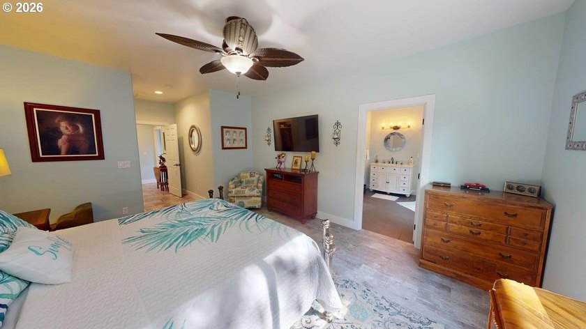 Beautifully maintained single level home featuring vaulted - photo 22