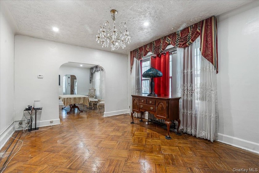 East Flatbush Opportunity! Welcome to this solid 3-bedroom, 2 - photo 7