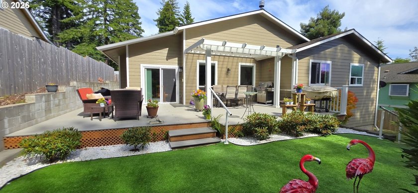 Beautifully maintained single level home featuring vaulted - photo 28