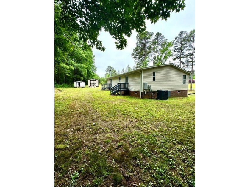 Escape to peaceful country living at Clarksville in this - photo 4