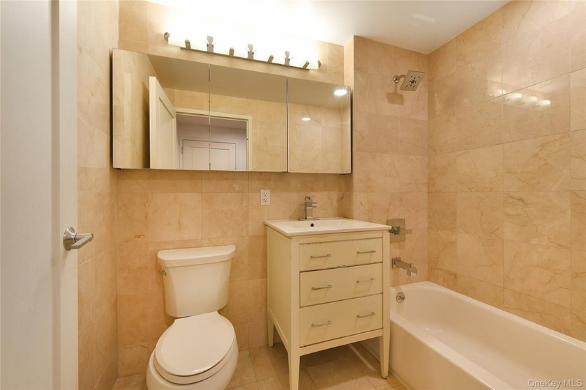Bright and spacious 1-bedroom condo with private outdoor space - photo 10