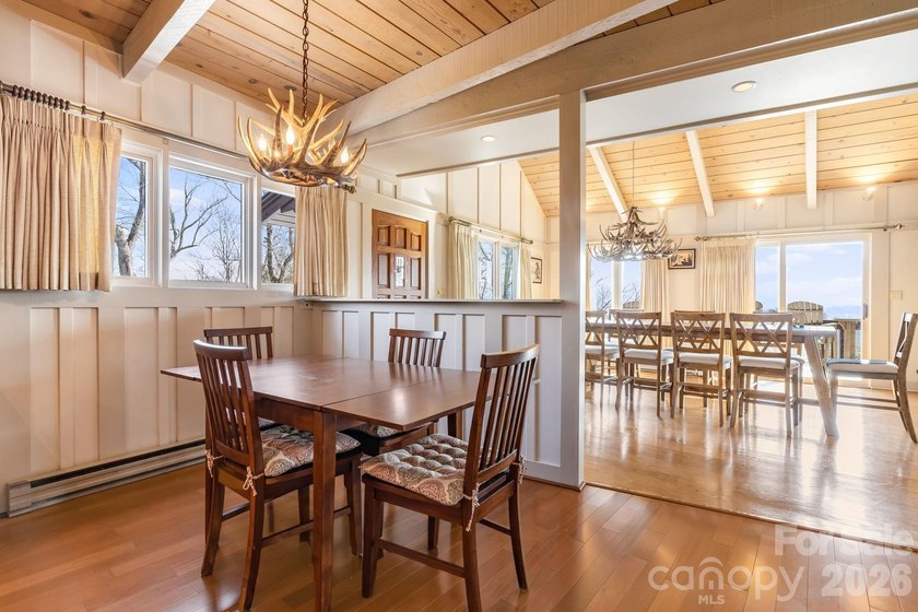 Ideally situated along the Sugar Mountain Ski Resort shuttle - photo 15