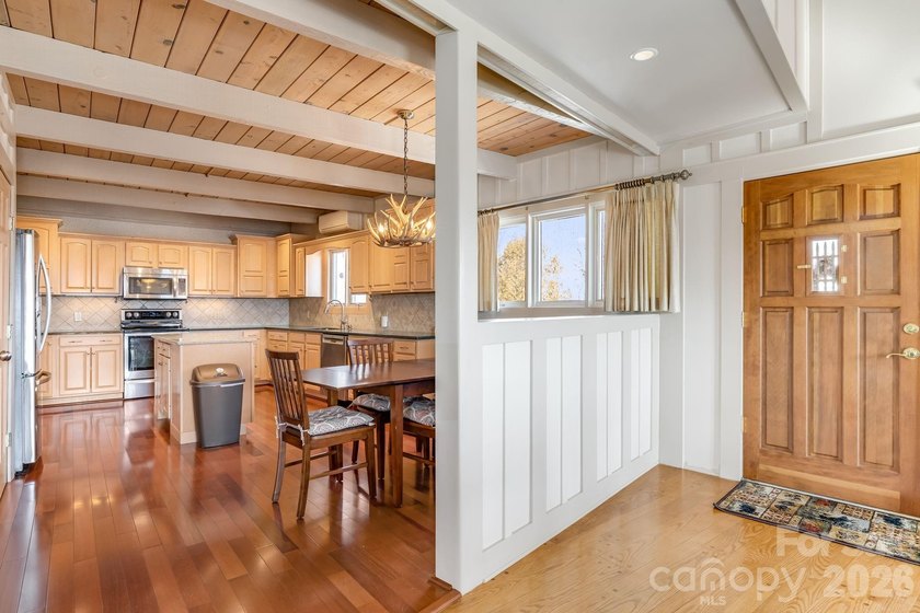 Ideally situated along the Sugar Mountain Ski Resort shuttle - photo 16