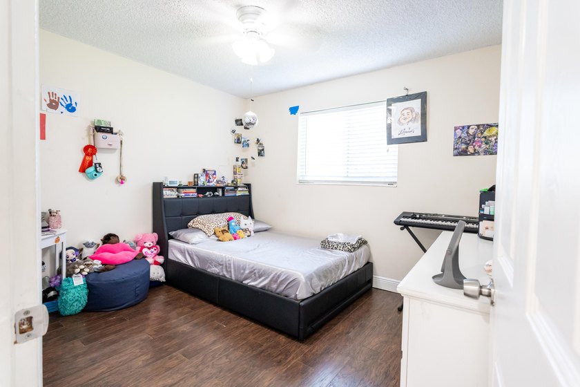 NO HOA! Nicely kept 3-bedroom, 2-bath single-family home - photo 17
