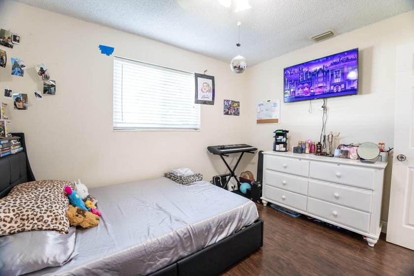 NO HOA! Nicely kept 3-bedroom, 2-bath single-family home - photo 18