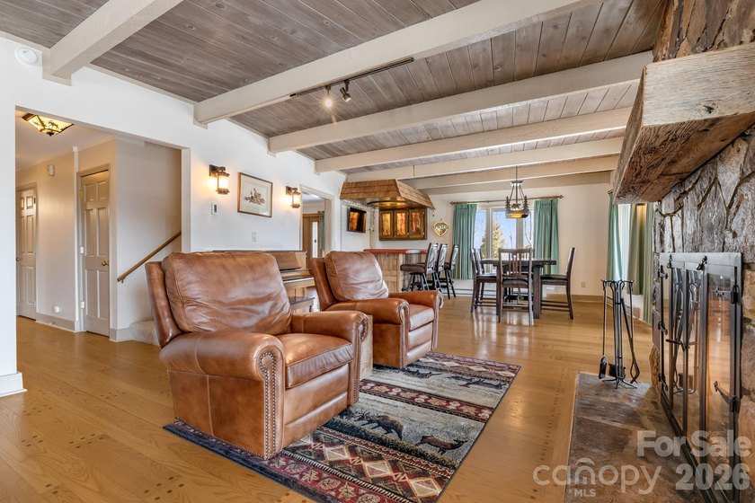 Ideally situated along the Sugar Mountain Ski Resort shuttle - photo 19