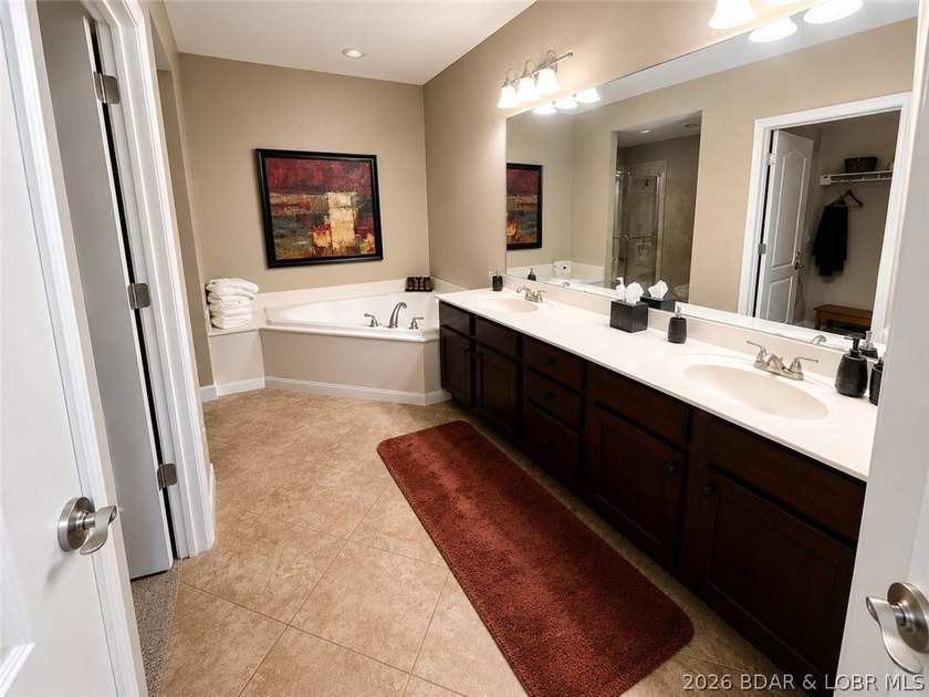 Gorgeous Walk-In Level Condominium with Elevator Access at the - photo 20