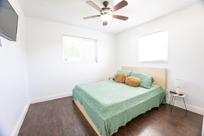 NO HOA! Nicely kept 3-bedroom, 2-bath single-family home - photo 20