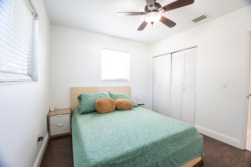 NO HOA! Nicely kept 3-bedroom, 2-bath single-family home - photo 21