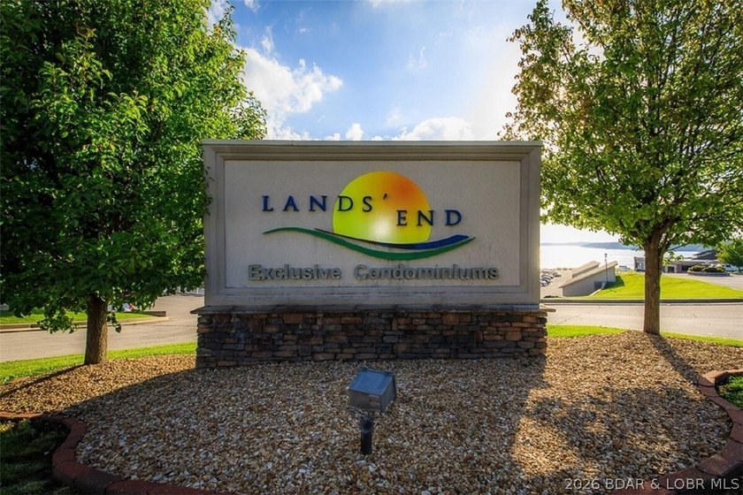 Gorgeous Walk-In Level Condominium with Elevator Access at the - photo 25