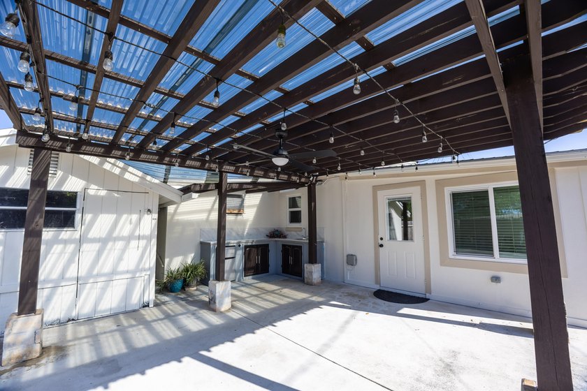 NO HOA! Nicely kept 3-bedroom, 2-bath single-family home - photo 25