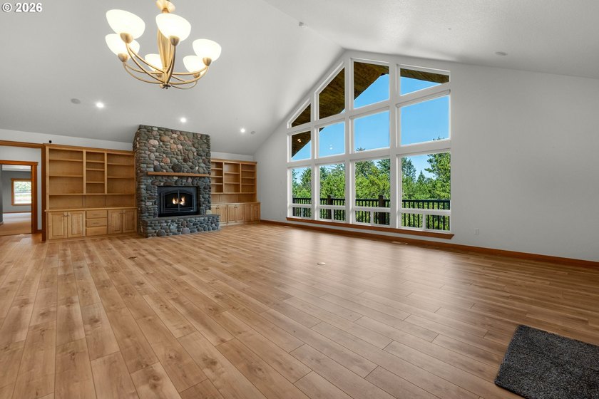 This incredible residence sits on an extremely private 1.67 acre - photo 6