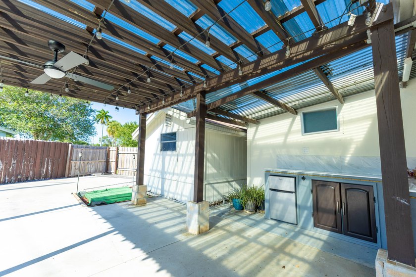 NO HOA! Nicely kept 3-bedroom, 2-bath single-family home - photo 27