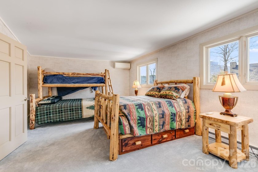 Ideally situated along the Sugar Mountain Ski Resort shuttle - photo 29