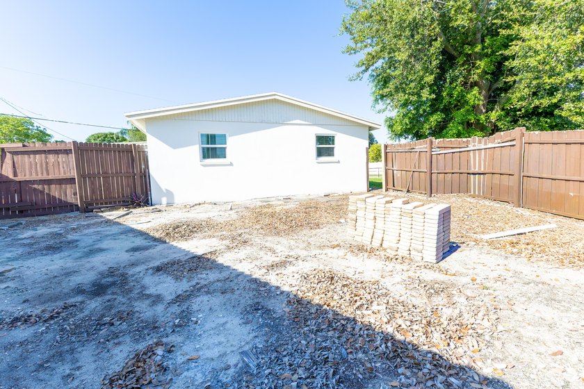 NO HOA! Nicely kept 3-bedroom, 2-bath single-family home - photo 32