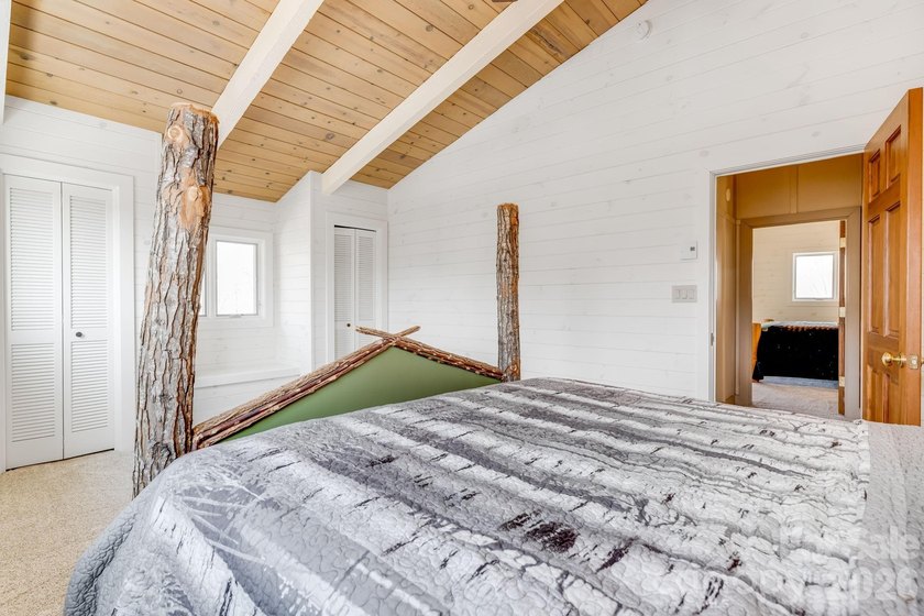 Ideally situated along the Sugar Mountain Ski Resort shuttle - photo 34
