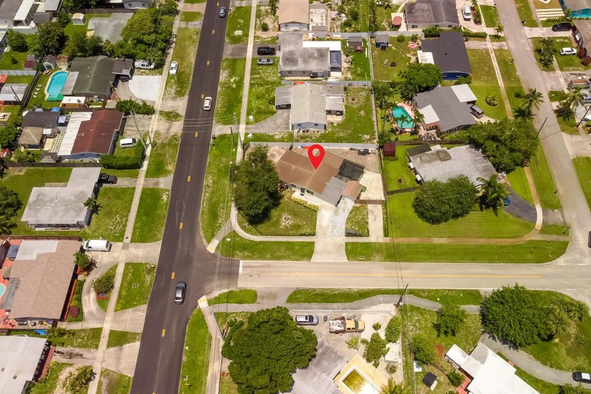 NO HOA! Nicely kept 3-bedroom, 2-bath single-family home - photo 35