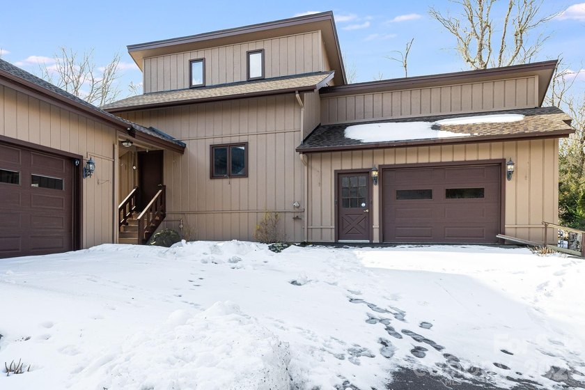 Ideally situated along the Sugar Mountain Ski Resort shuttle - photo 43