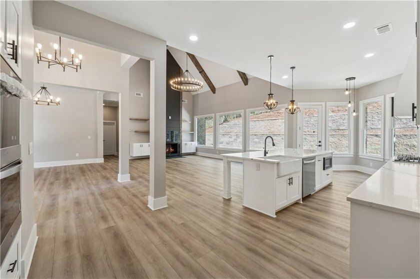 One of a kind - brand-new Custom-built with full 4 side masonry - photo 10
