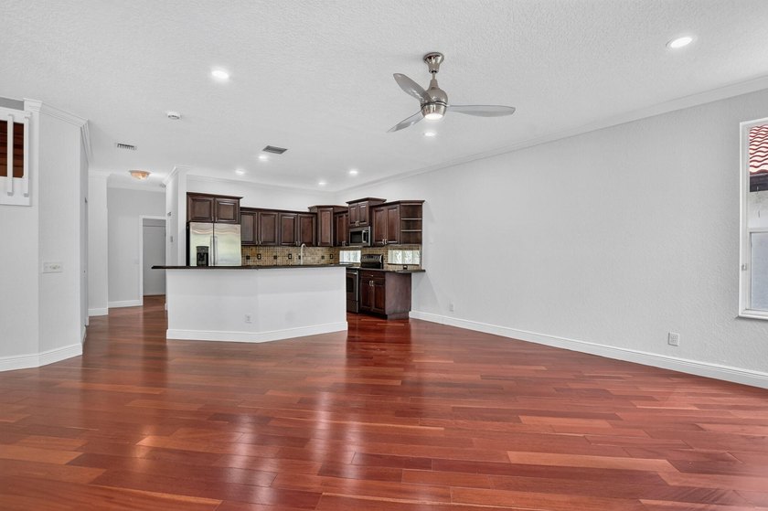 This spacious true 5-bedroom, 3-bathroom home in a gated West - photo 12