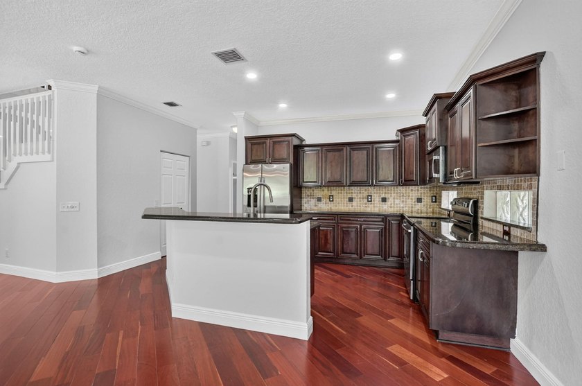 This spacious true 5-bedroom, 3-bathroom home in a gated West - photo 18