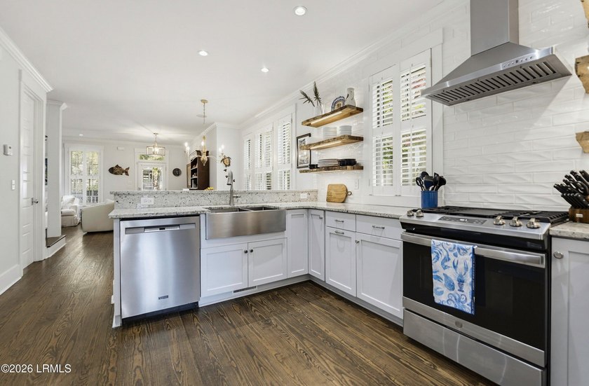 Welcome to 10 Hayek Street, where classic Lowcountry - photo 20
