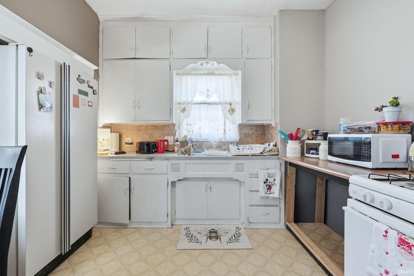 *Great investment opportunity with this well-maintained duplex - photo 25