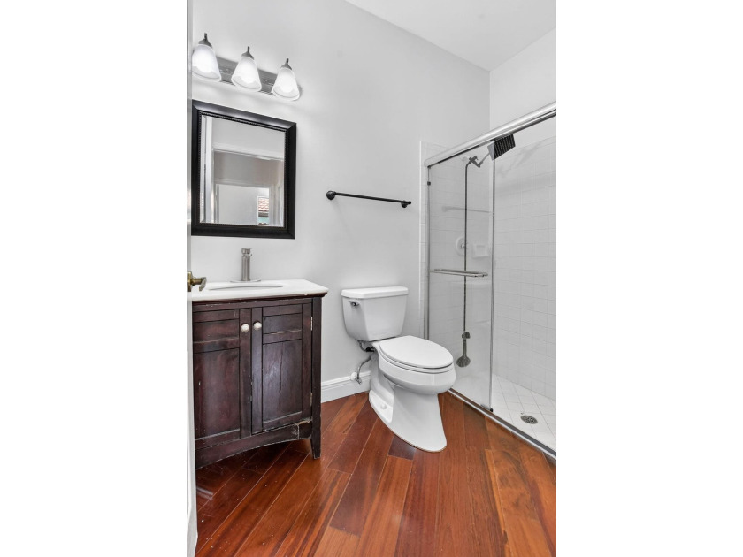 This spacious true 5-bedroom, 3-bathroom home in a gated West - photo 26