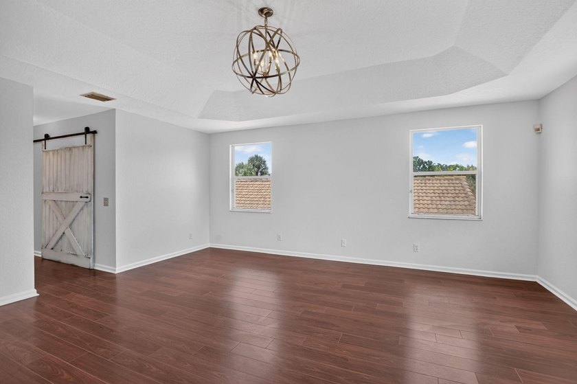 This spacious true 5-bedroom, 3-bathroom home in a gated West - photo 31