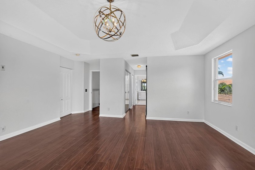 This spacious true 5-bedroom, 3-bathroom home in a gated West - photo 32