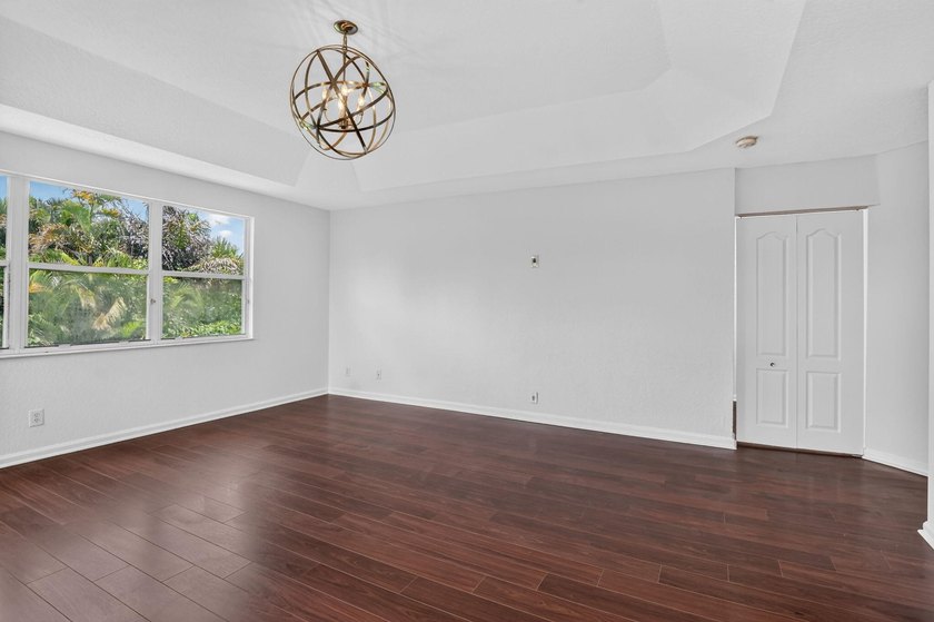 This spacious true 5-bedroom, 3-bathroom home in a gated West - photo 33