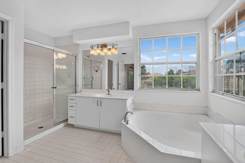 This spacious true 5-bedroom, 3-bathroom home in a gated West - photo 35