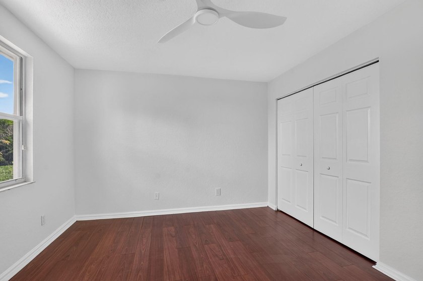 This spacious true 5-bedroom, 3-bathroom home in a gated West - photo 41