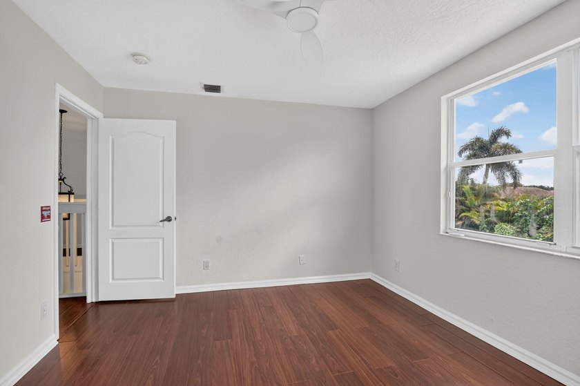 This spacious true 5-bedroom, 3-bathroom home in a gated West - photo 42