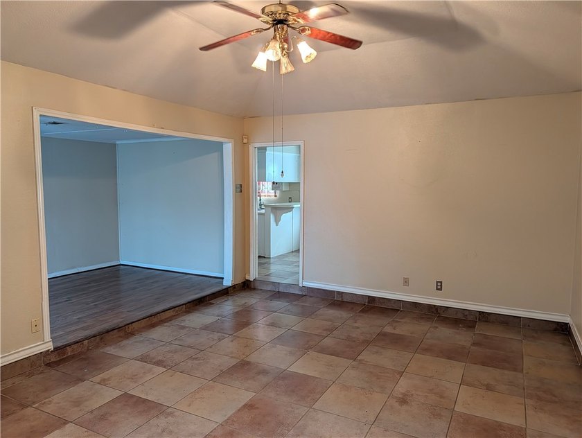 Opportunity awaits at 6142 Camway in Corpus Christi, Texas. This - photo 3