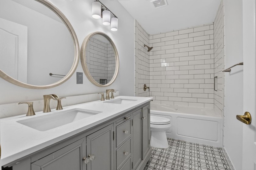 This spacious true 5-bedroom, 3-bathroom home in a gated West - photo 43