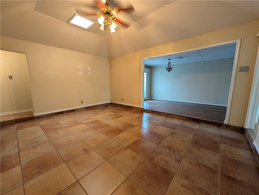 Opportunity awaits at 6142 Camway in Corpus Christi, Texas. This - photo 4